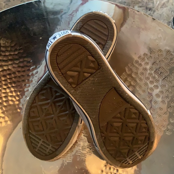Kids Converse Sneakers Size 3 - Picture 2 of 5